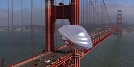 la nave aliena lucida vola sopra il ponte di brooklyn in navigator - nerdface
