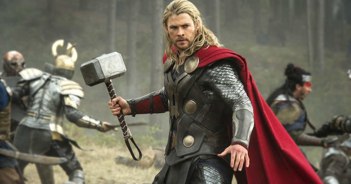 Thor sul campo di battaglia in Thor: the dark world - nerdface