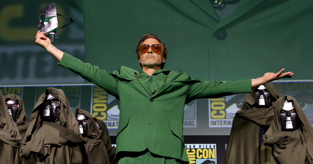 robert downey jr. sul palco del comic-con svela di essere il dottor destino - nerdface