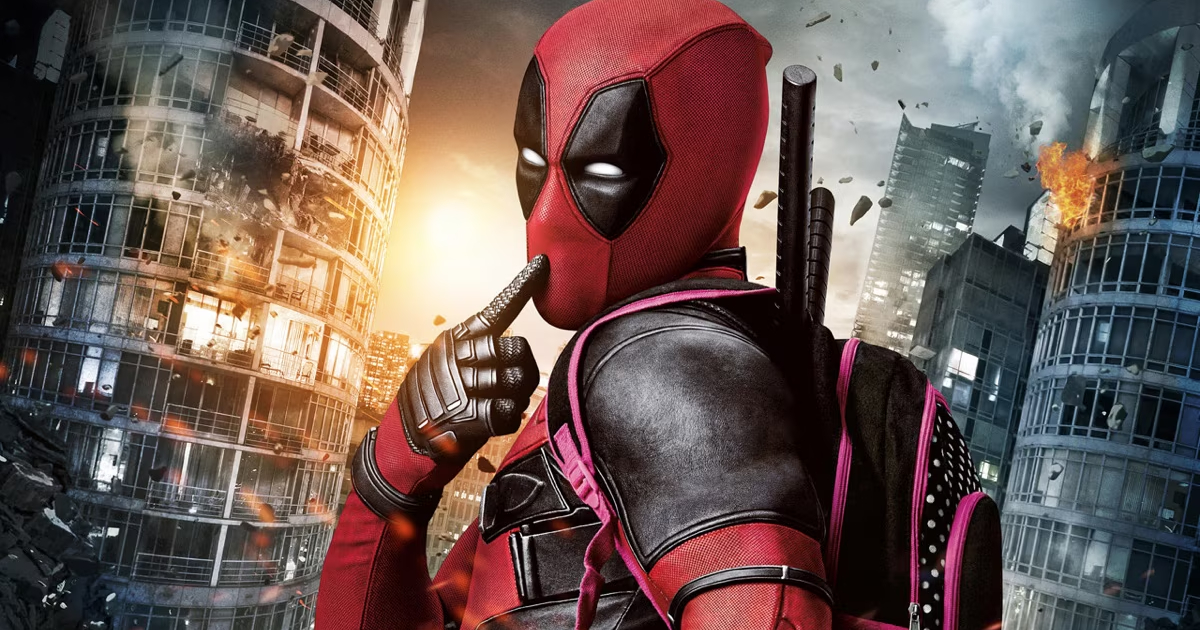 deadpool con il dito sulla bocca indossa uno zaino rosa - nerdface