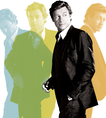 simon baker osserva qualcosa in the mentalist - nerdface