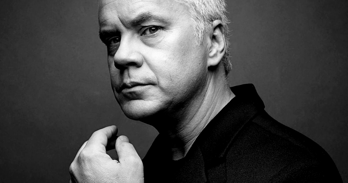 tim robbins in un ritratto in bianco e nero - nerdface