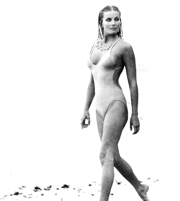 bo derek cammina sulla spiaggia - nerdface