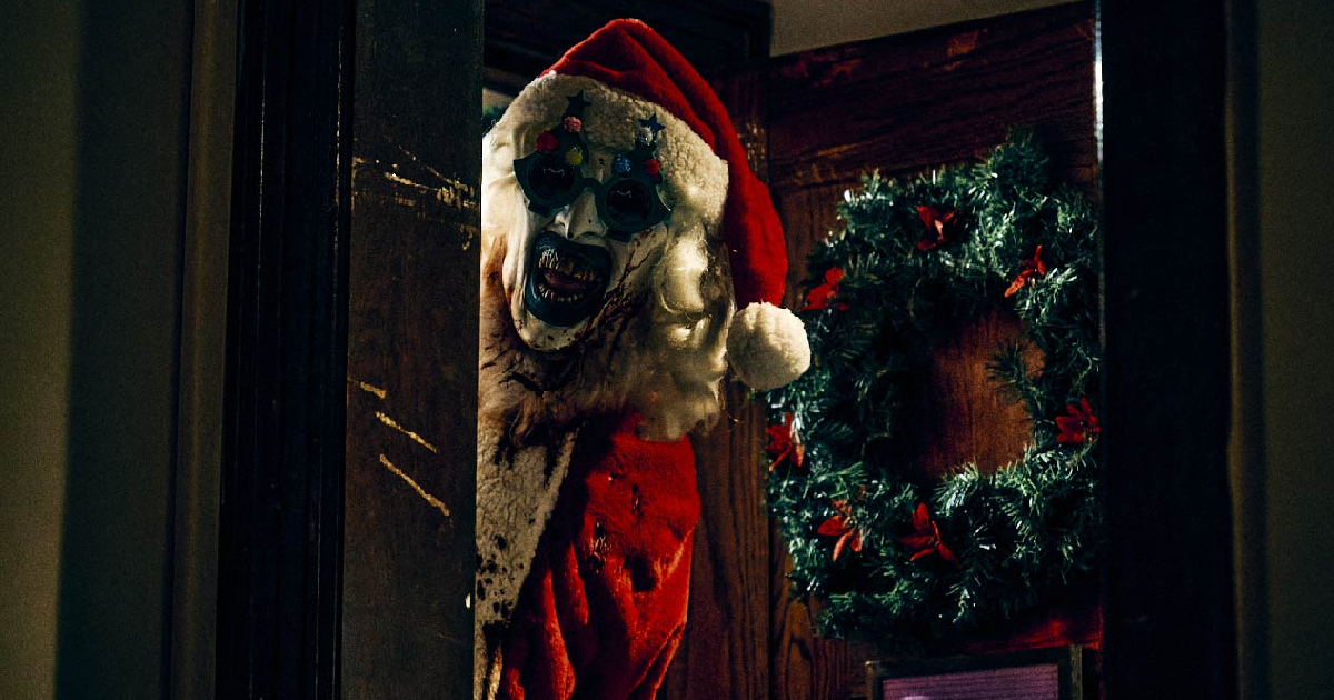 art il clown vestito da babbo natale in terrifier 3 - nerdface